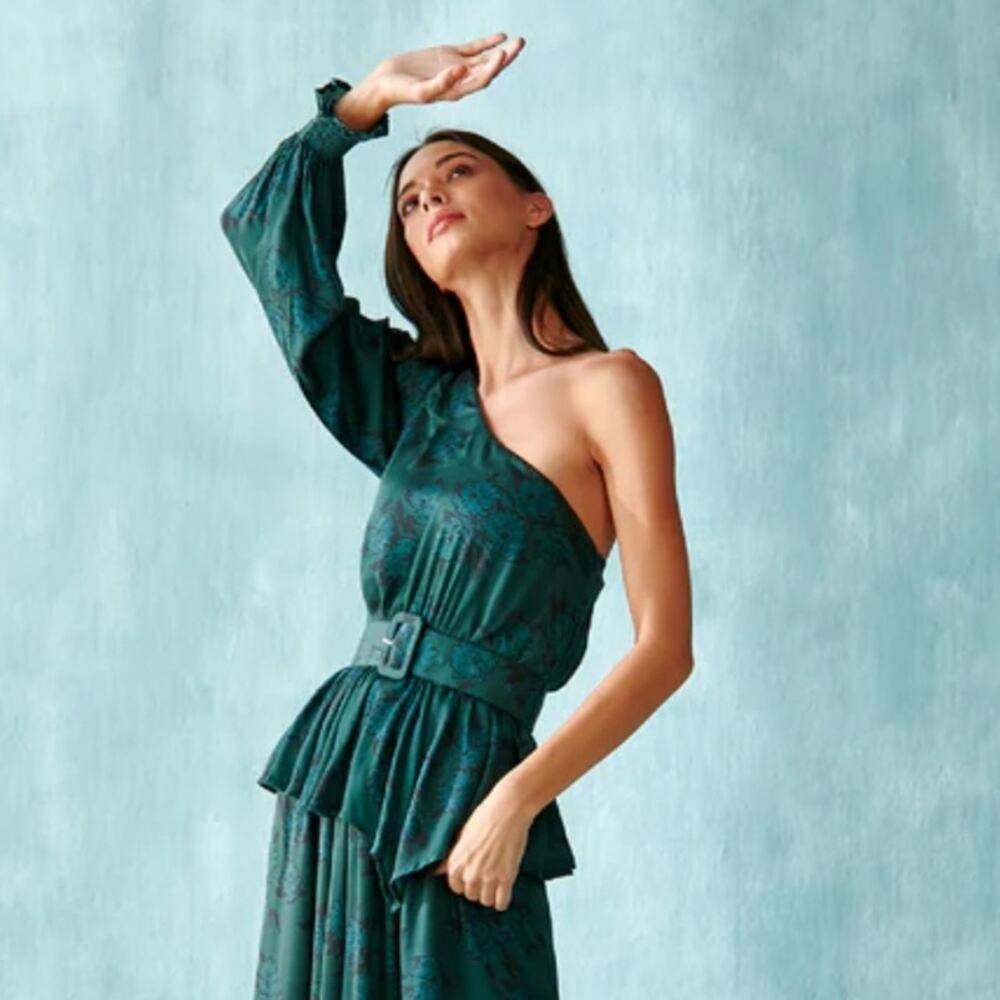 NWT Omika Luna Dari dragonfly one shoulder top‎ Sz M